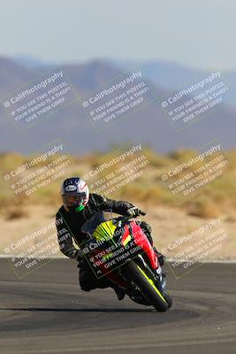 media/Oct-08-2022-SoCal Trackdays (Sat) [[1fc3beec89]]/Turn 16 (125pm)/